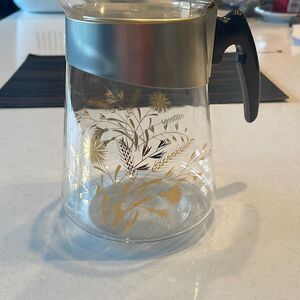 Douglas flameproof coffee carafe vintage, gold design very retro. So cool!